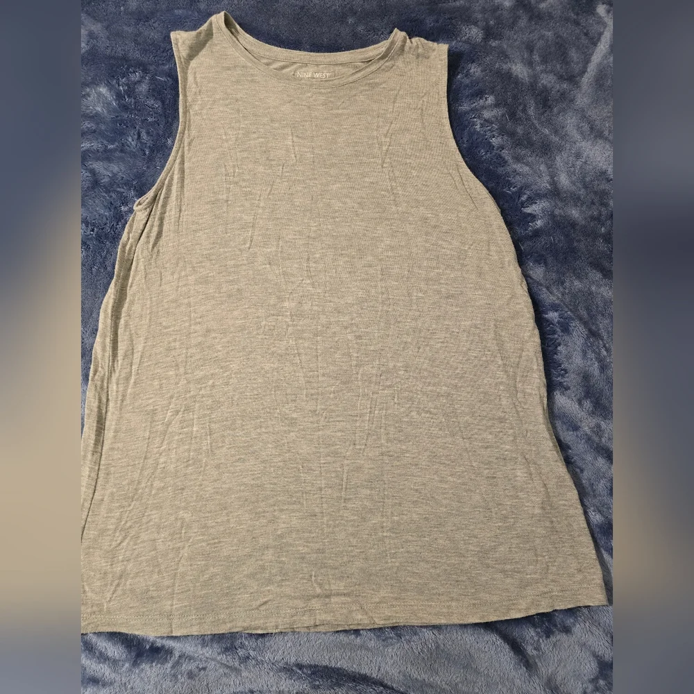 Lot of 3 Womens Summer Sleeveless Shirts - Picture 6 of 9